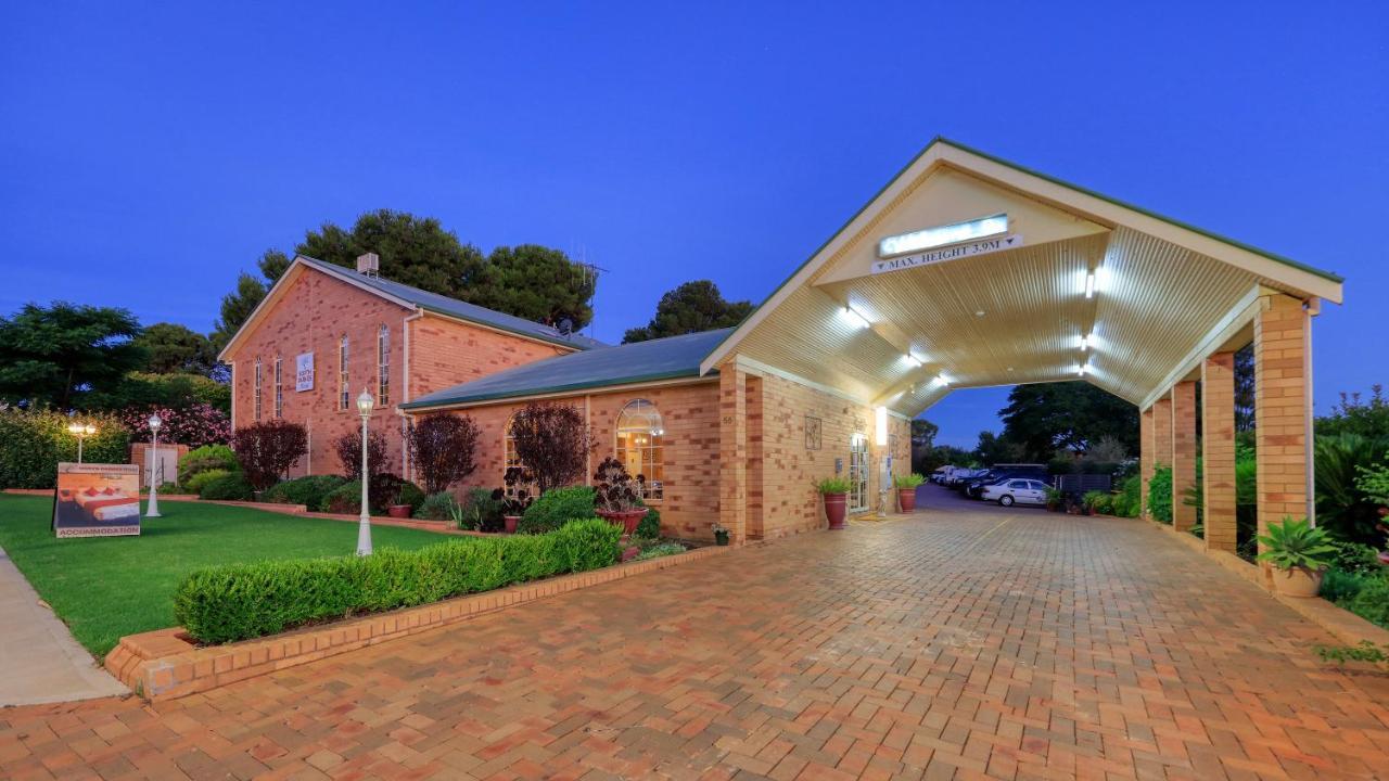 North Parkes Motel Kültér fotó