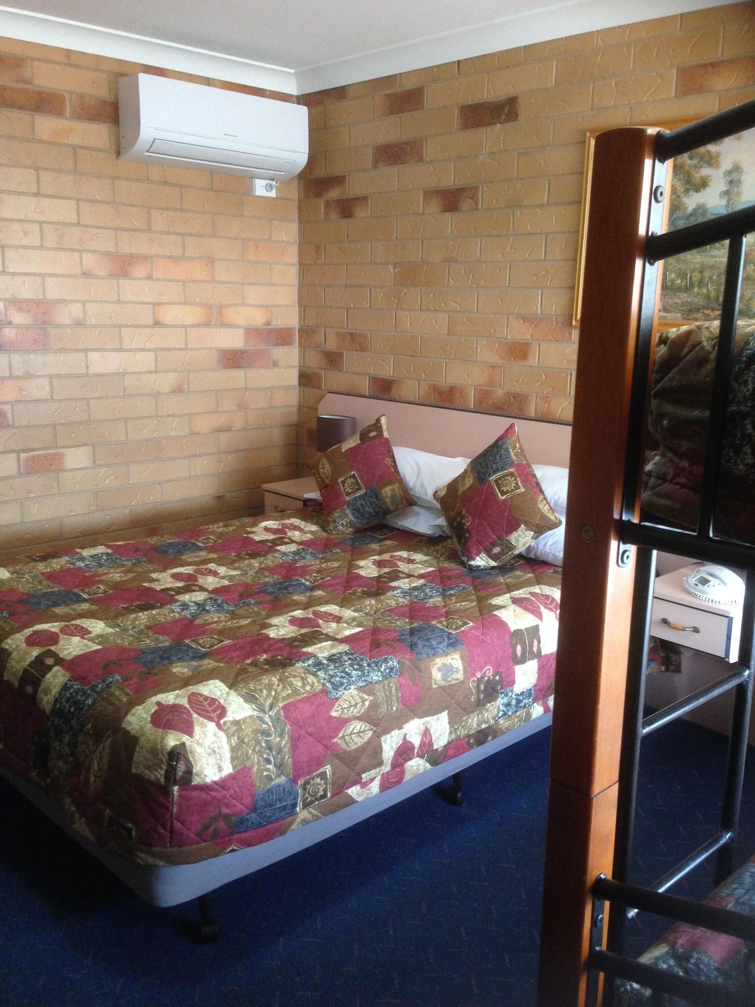 North Parkes Motel Kültér fotó