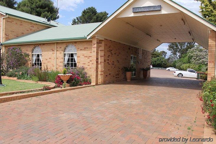 North Parkes Motel Kültér fotó