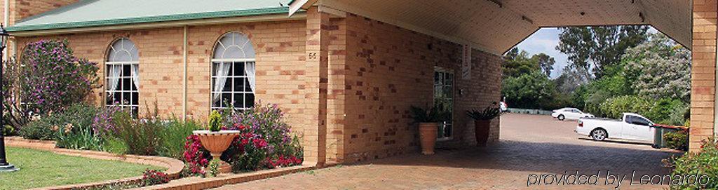 North Parkes Motel Kültér fotó